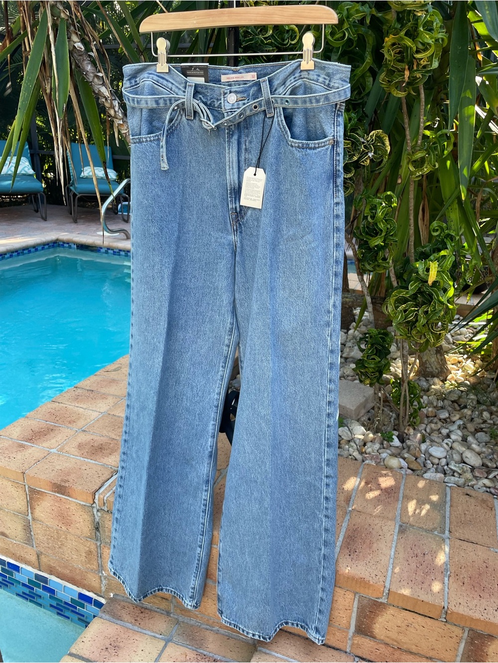 NWT Levi’s Ribcage Wide-Leg Belted Women's Jeans